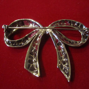 Jewelry - BOW Brooch Lapel Pin Ornament dark grey tones VTG Jewelry - BOW Brooch Lapel Pin Ornament dark grey tones VTG